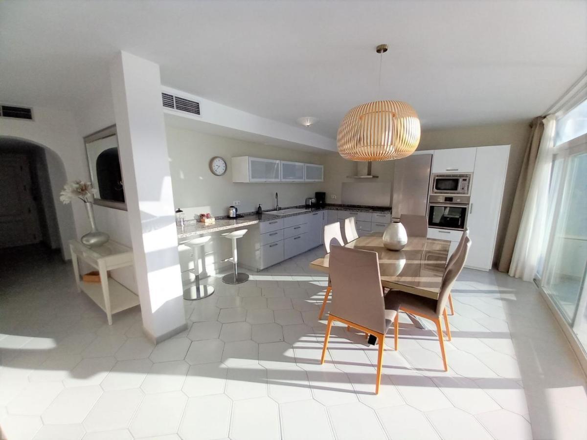 Miraflores Beachfront Penthouse Sitio de Calahonda ภายนอก รูปภาพ