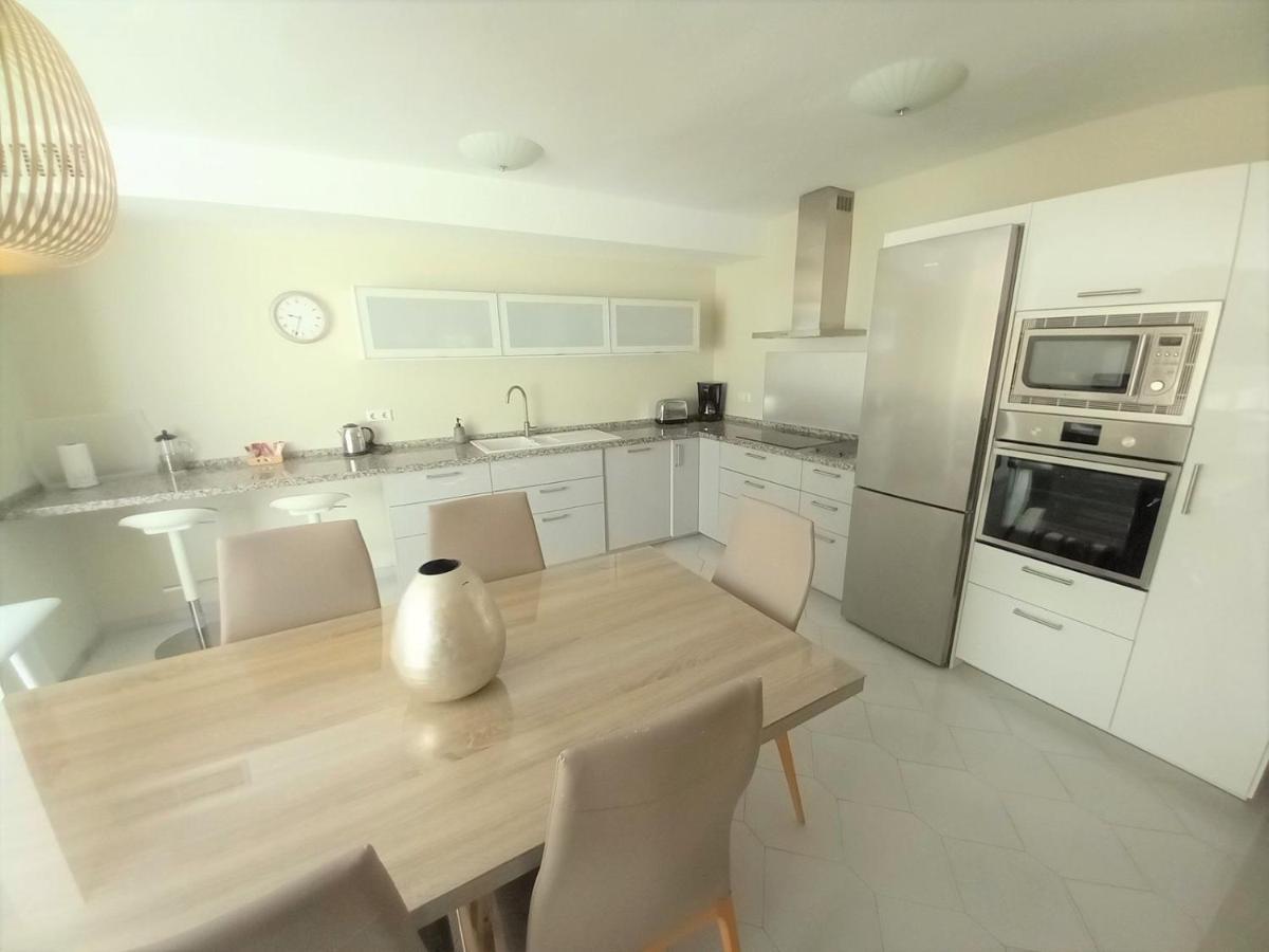 Miraflores Beachfront Penthouse Sitio de Calahonda ภายนอก รูปภาพ