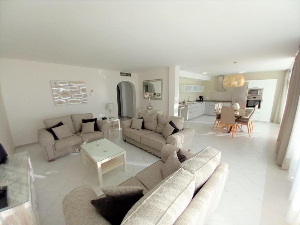 Miraflores Beachfront Penthouse Sitio de Calahonda ภายนอก รูปภาพ